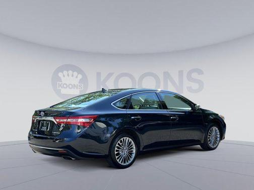 Midnight Black Metallic 2017 Toyota Avalon XLE