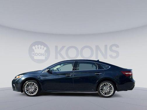 Midnight Black Metallic 2017 Toyota Avalon XLE