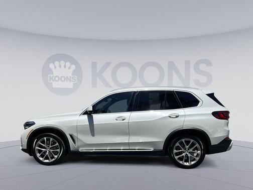 Mineral White Metallic 2022 BMW X5 xDrive40i