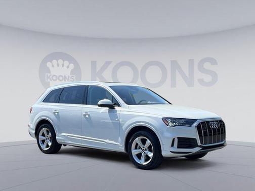 Mythos Black Metallic 2024 Audi Q7 45 Premium Plus