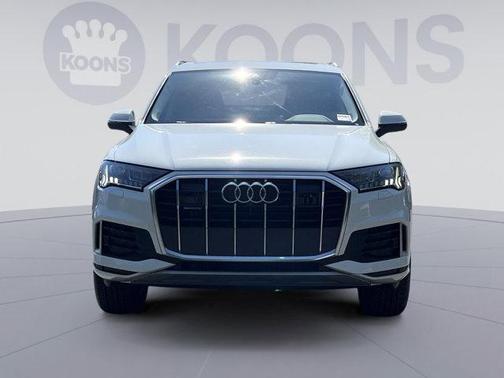 Mythos Black Metallic 2024 Audi Q7 45 Premium Plus
