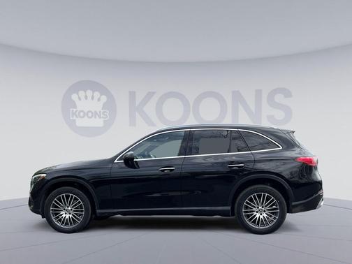 Obsidian Black Metallic 2026 Mercedes-Benz GLC 300 4MATIC
