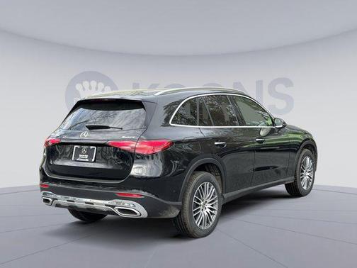 Obsidian Black Metallic 2026 Mercedes-Benz GLC 300 4MATIC