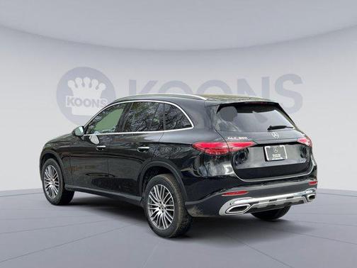 Obsidian Black Metallic 2026 Mercedes-Benz GLC 300 4MATIC