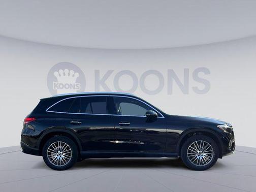 Obsidian Black Metallic 2026 Mercedes-Benz GLC 300 4MATIC