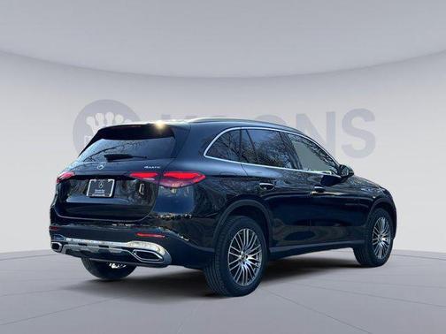 Obsidian Black Metallic 2026 Mercedes-Benz GLC 300 4MATIC