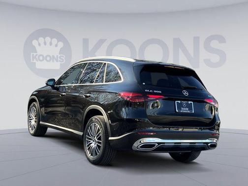 Obsidian Black Metallic 2026 Mercedes-Benz GLC 300 4MATIC
