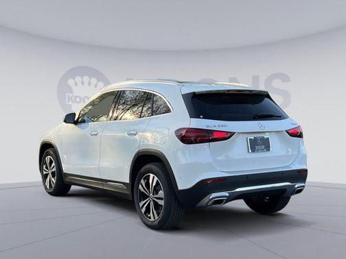 Polar White 2026 Mercedes-Benz GLA 250 4MATIC