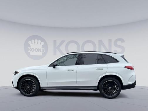 MANUFAKTUR Moonlight White Metallic 2026 Mercedes-Benz GLC 300 4MATIC