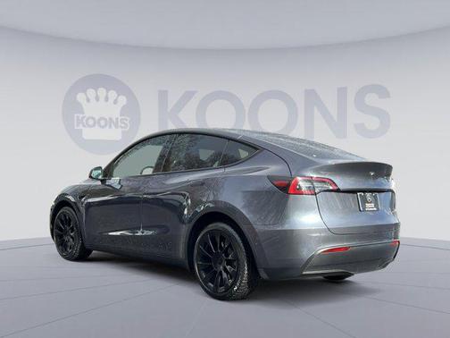 2022 Tesla Model Y Long Range Dual Motor All-Wheel Drive