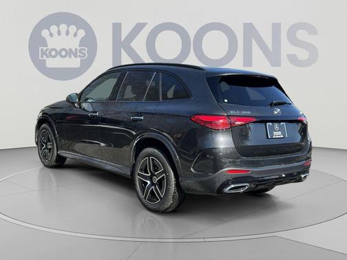 Graphite Grey Metallic 2026 Mercedes-Benz GLC 300 4MATIC