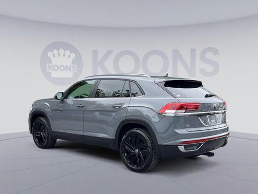 Deep Black Pearl 2022 Volkswagen Atlas Cross Sport 2.0T SE w/Technology 4MOTION