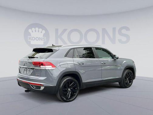 Deep Black Pearl 2022 Volkswagen Atlas Cross Sport 2.0T SE w/Technology 4MOTION