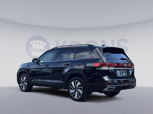 Deep Black Pearl 2024 Volkswagen Atlas 2.0T SE w/Technology 4MOTION