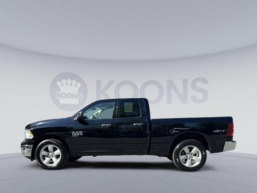 Diamond Black Crystal Pearlcoat 2024 RAM 1500 Classic SLT