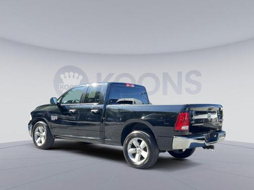 Diamond Black Crystal Pearlcoat 2024 RAM 1500 Classic SLT