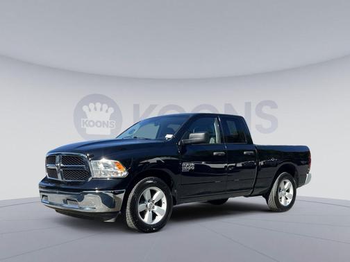 Diamond Black Crystal Pearlcoat 2024 RAM 1500 Classic SLT
