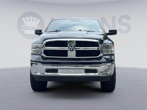 Diamond Black Crystal Pearlcoat 2024 RAM 1500 Classic SLT