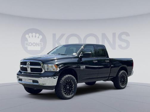 Diamond Black Crystal Pearlcoat 2024 RAM 1500 Classic SLT