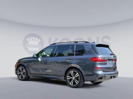 2022 BMW X7 M50i