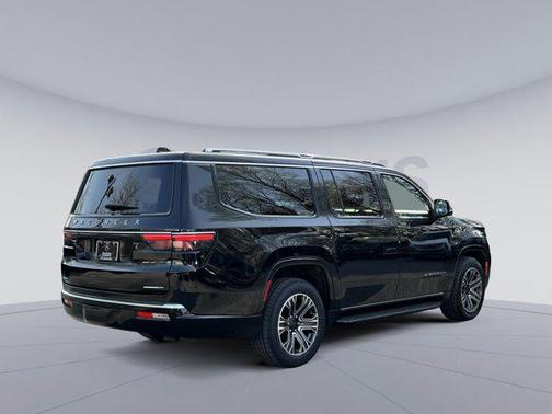 Diamond Black Crystal Pearlcoat 2023 Jeep Wagoneer L Series II 4x4