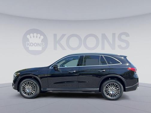 Obsidian Black Metallic 2026 Mercedes-Benz GLC 300 4MATIC
