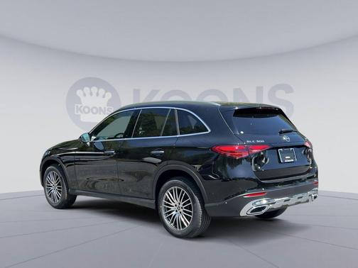 Obsidian Black Metallic 2026 Mercedes-Benz GLC 300 4MATIC