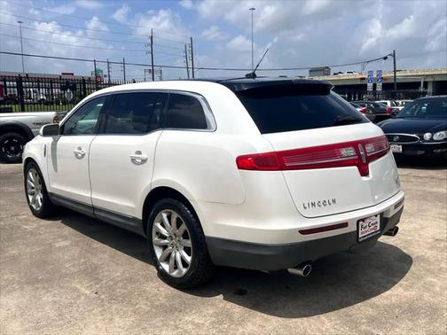 2010 Lincoln MKT FWD