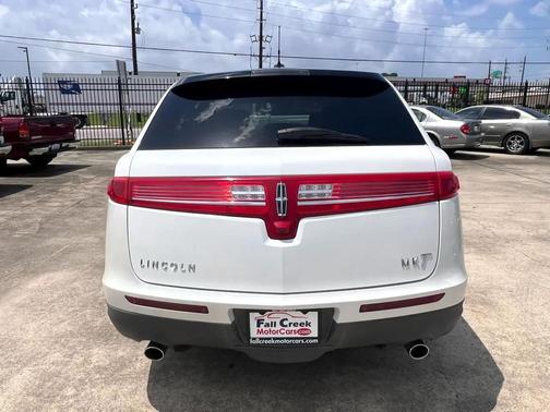 2010 Lincoln MKT FWD