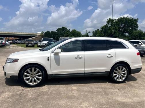 2010 Lincoln MKT FWD