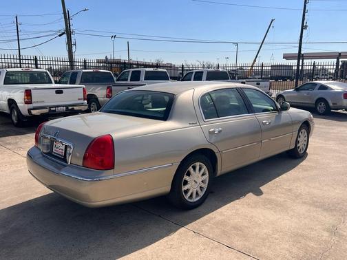 2008 Lincoln Town Car Signature