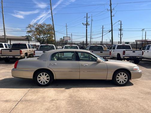 2008 Lincoln Town Car Signature