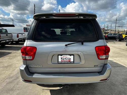 2005 Toyota Sequoia SR5