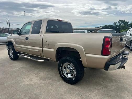 Doeskin Tan 2005 Chevrolet Silverado 2500 LS H/D Extended Cab