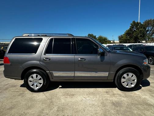 2012 Lincoln Navigator Base