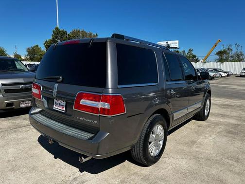 2012 Lincoln Navigator Base