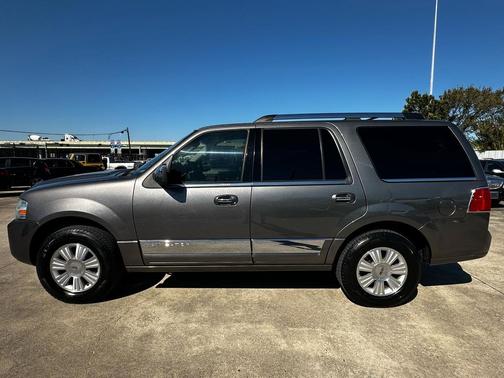 2012 Lincoln Navigator Base