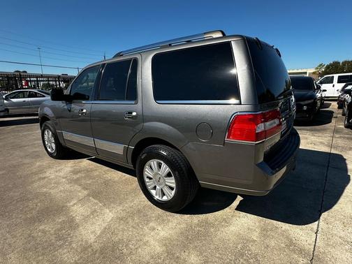 2012 Lincoln Navigator Base