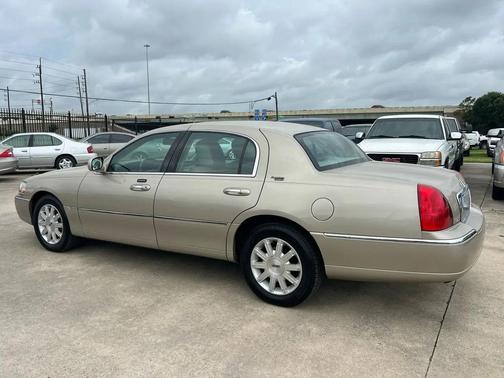 Tan 2011 Lincoln Town Car Signature