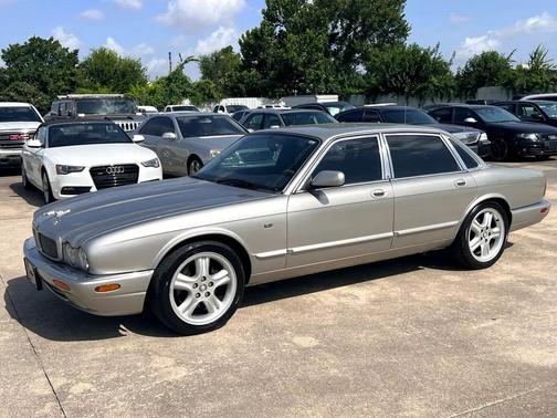 1999 Jaguar XJ Base