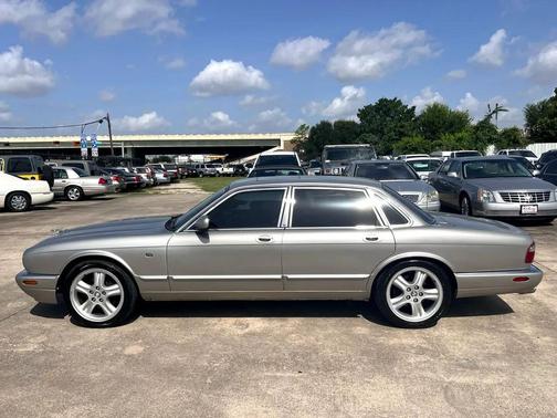 1999 Jaguar XJ Base