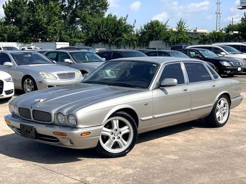 1999 Jaguar XJ Base