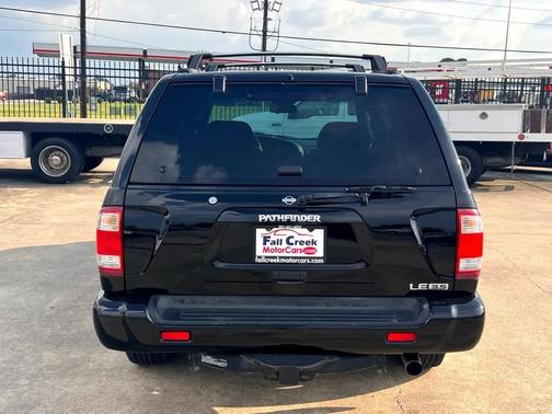 2001 Nissan Pathfinder LE