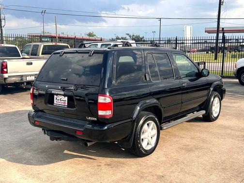 2001 Nissan Pathfinder LE