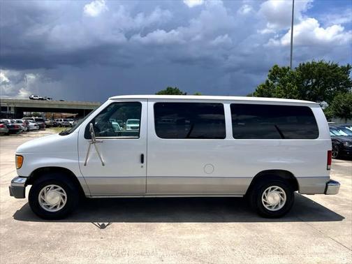 2000 Ford E150 Base
