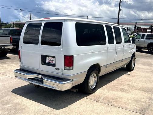 2000 Ford E150 Base
