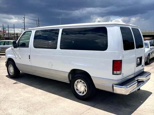 2000 Ford E150 Base