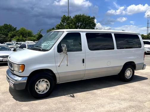 2000 Ford E150 Base