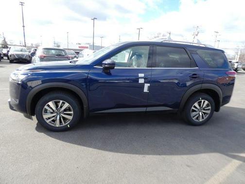 2025 Nissan Pathfinder SL 4WD