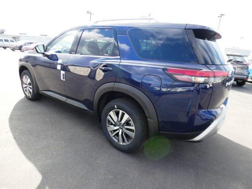 2025 Nissan Pathfinder SL 4WD